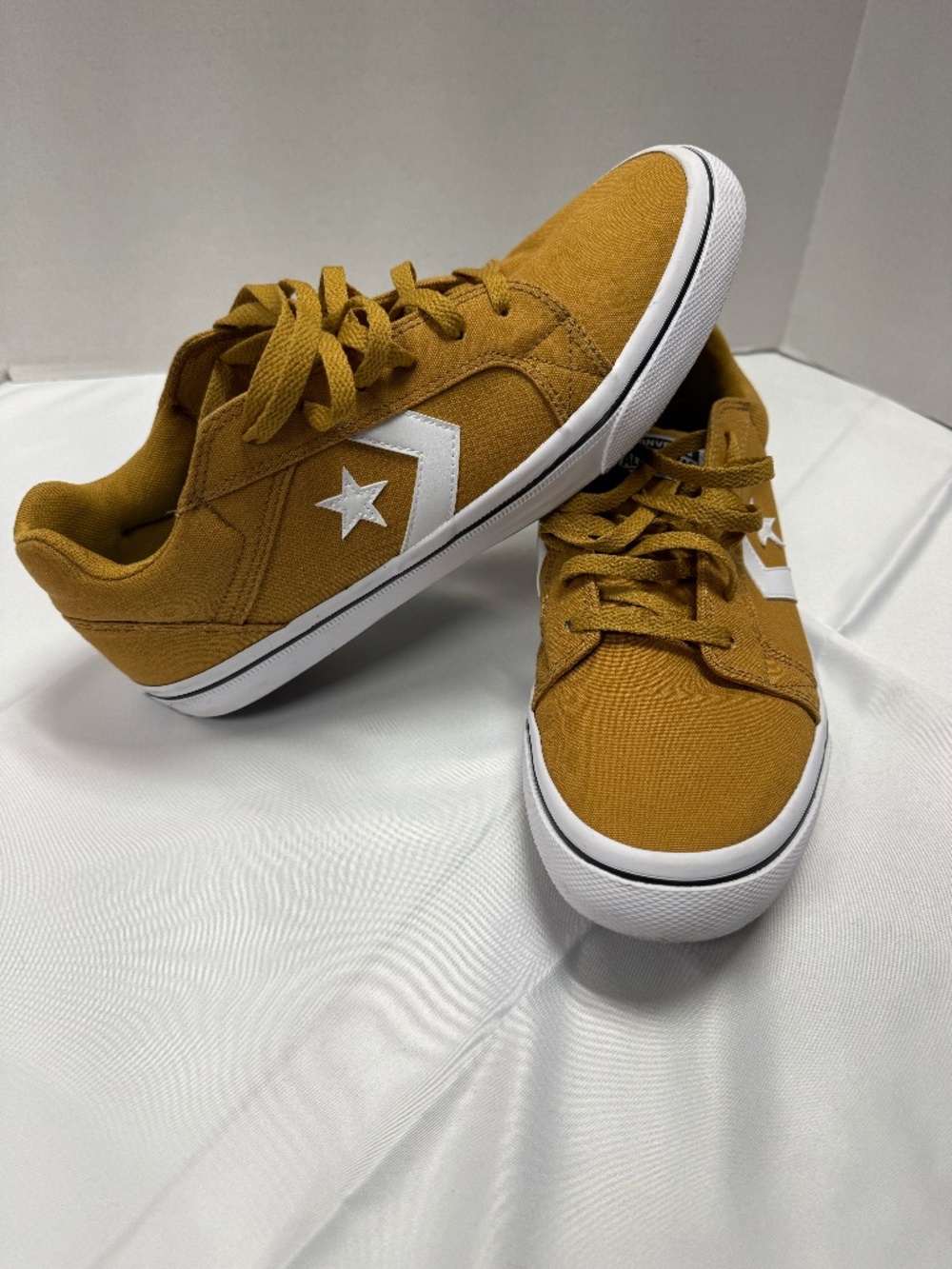 Converse‎ All Star Unisex Sneakers Retro Shoes - Mens 11.5 - Women 13.